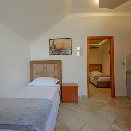 Hotel En Ad Ksamil Exterior photo